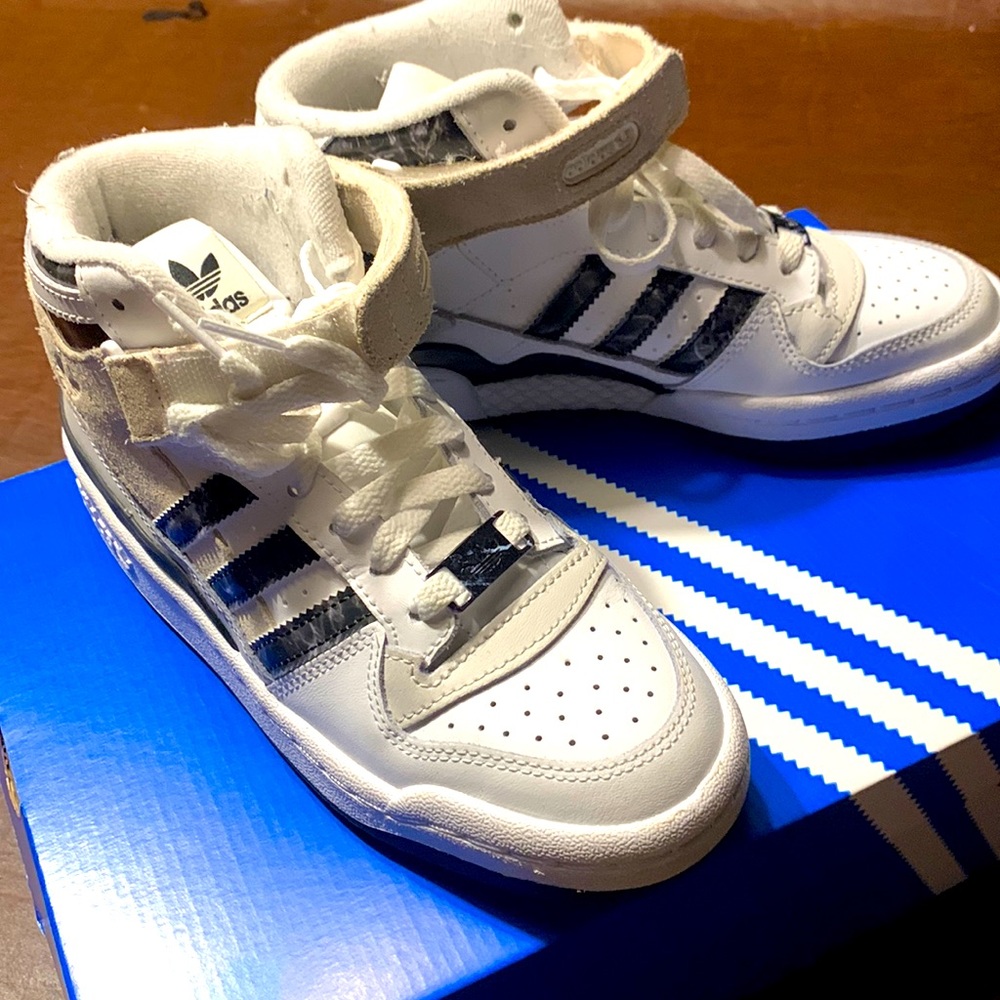 Adidas Forum mid White size 5